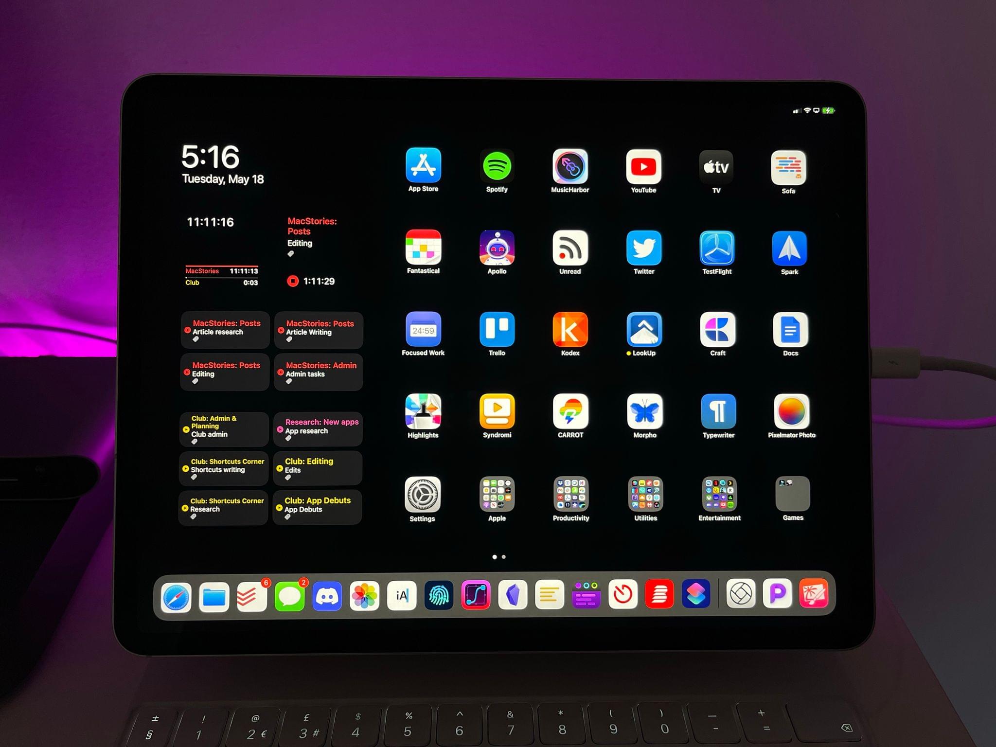 A pure black Home Screen also looks fantastic on the Liquid Retina XDR display.
