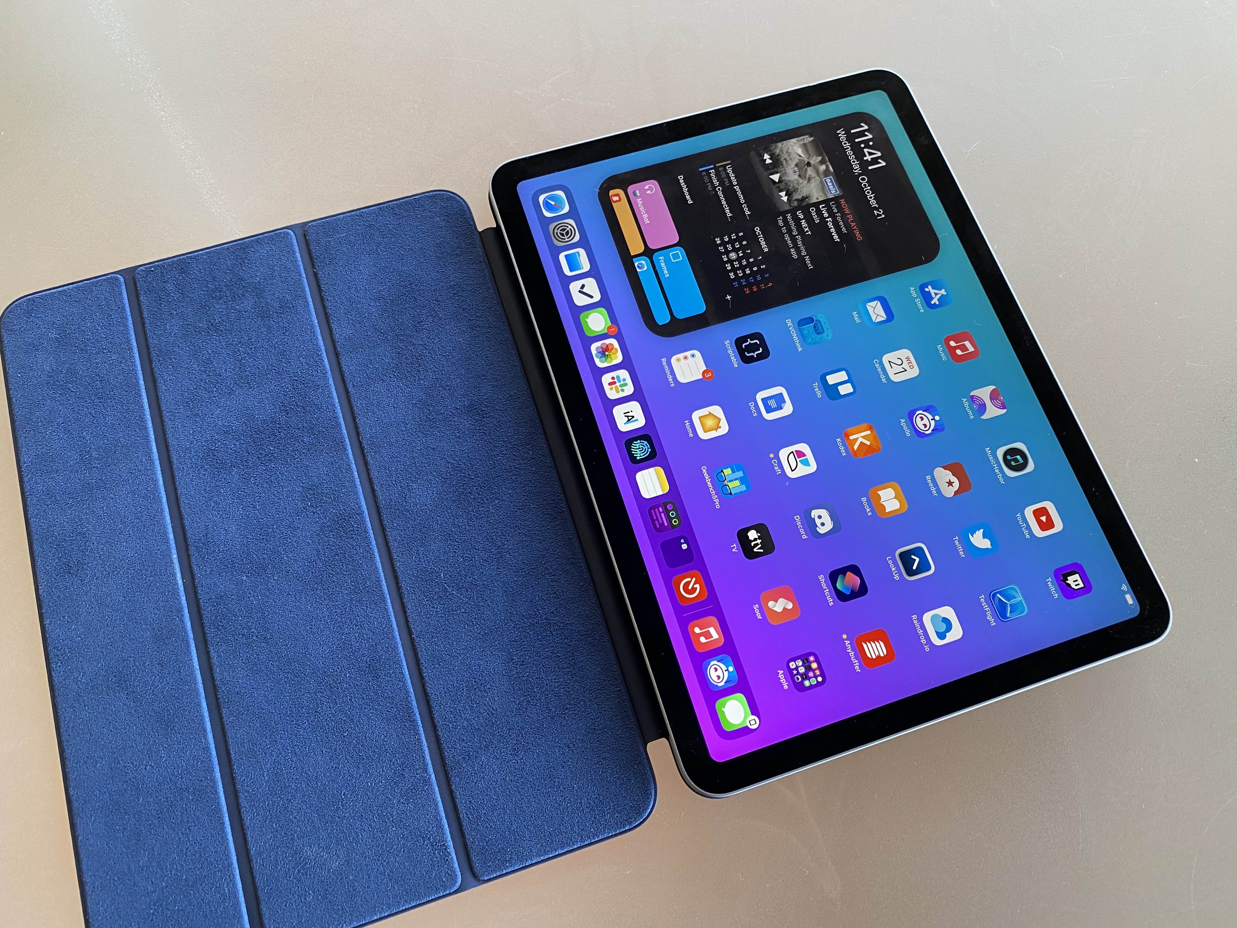 The Deep Navy Smart Folio.