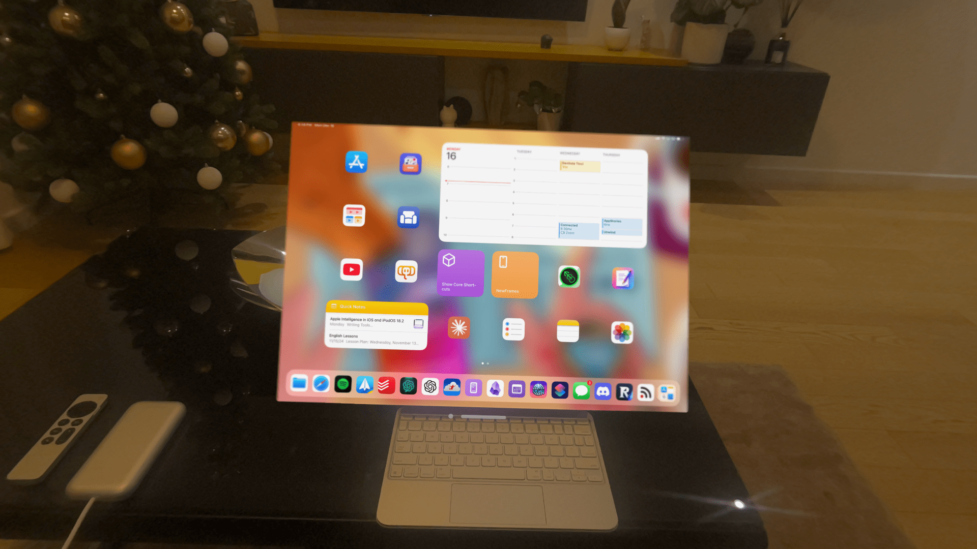 &hellip;lets me work with a bigger iPad display on top of my actual iPad.